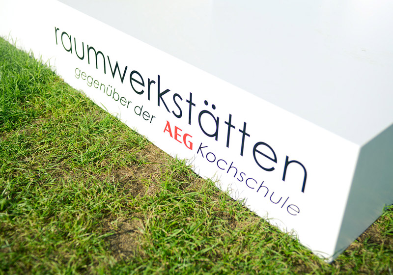 Podestbeschriftung